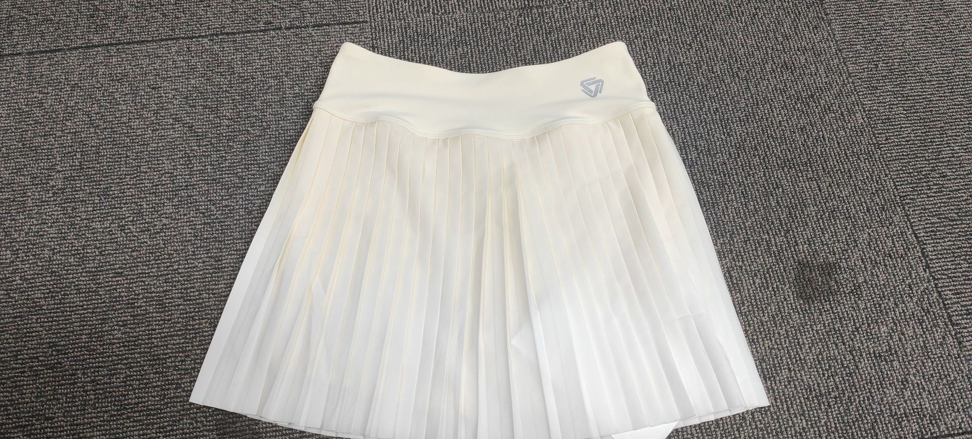 Nueva falda corta deportiva de verano de las mujeres anti-exposición gradiente de cintura alta de secado rápido transpirable plisado falda de tenis para correr