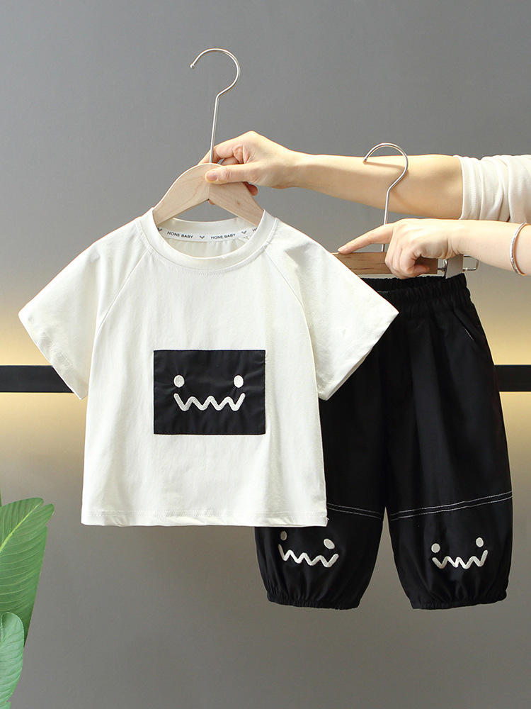 7862 traje de verano para niños 2025 nuevo traje de dos piezas de manga corta de moda para niños ropa coreana de verano para bebés