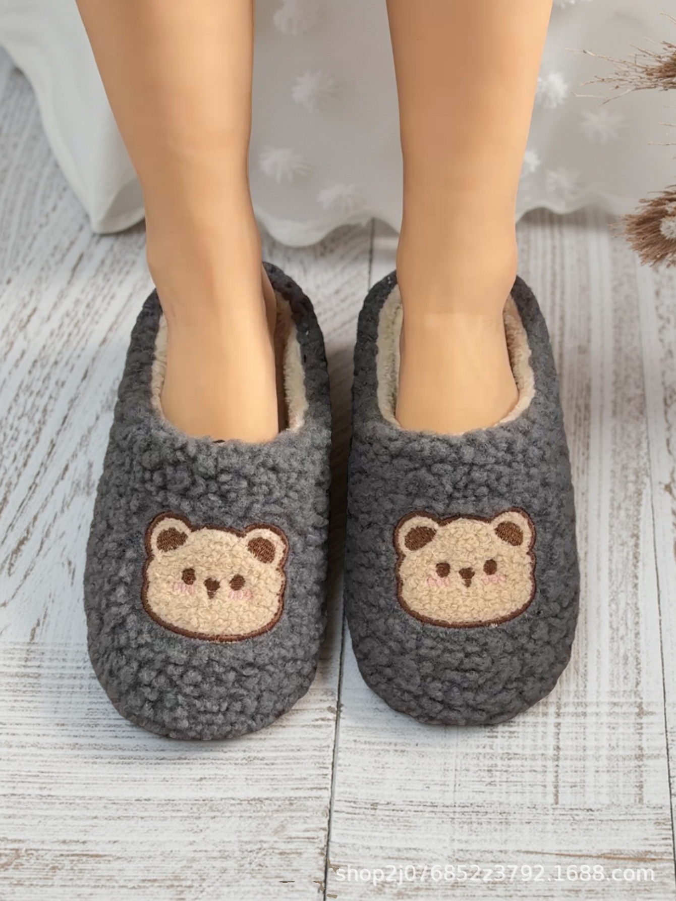 Zapatillas de algodón domésticas interiores de dibujos animados engrosados en otoño y invierno calentamiento casero casero zapatos de algodón de lana mujer