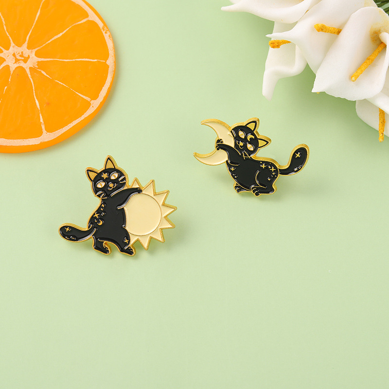 Sun, Moon, Cat Pattern Unisex Gender Fashion Pin Sun Moon Cat Alloy Plating Unisex Brooches