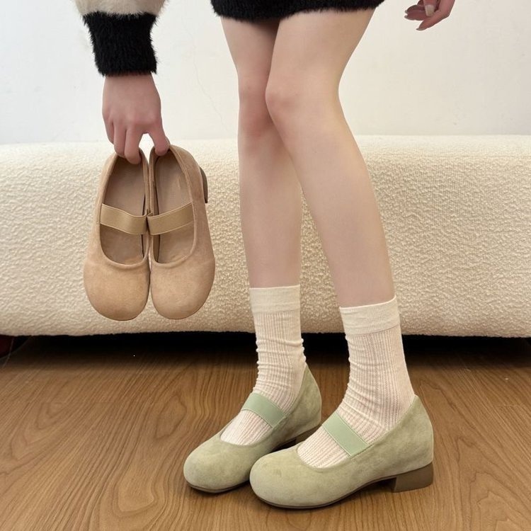 Retro estilo francés de tacones gruesos y superficiales zapatos de una sola mujer 2026 nueva primavera versátil hombre pequeño aumento de altura con suela suave zapatos mary-zhen