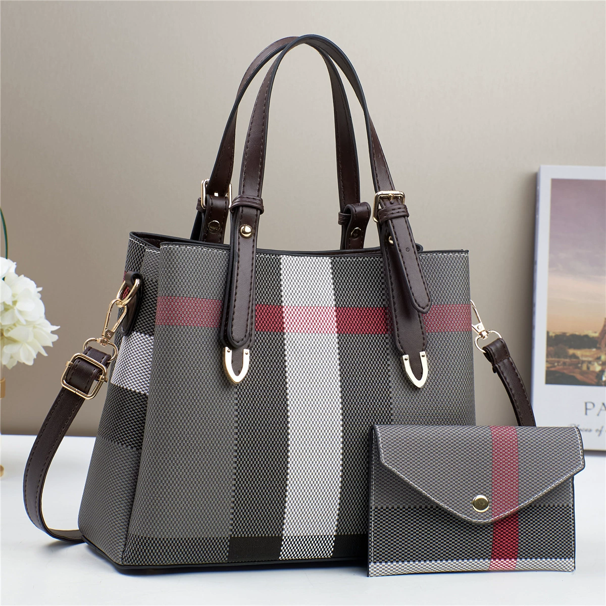 Capacious white shoulder bag