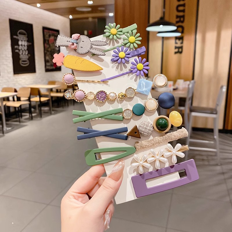 2024 Nueva horquilla de felpa de las mujeres Japonés lindo lado Celebridad de Internet clip lateral horquilla peludo pequeño clip tocado accesorios para el cabello