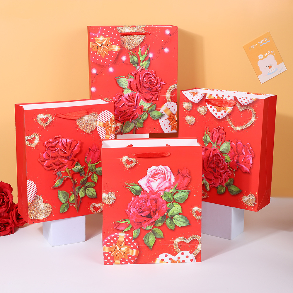 Bolsa de regalo cuadrada de papel rojo para Año Nuevo, diseño con rosas