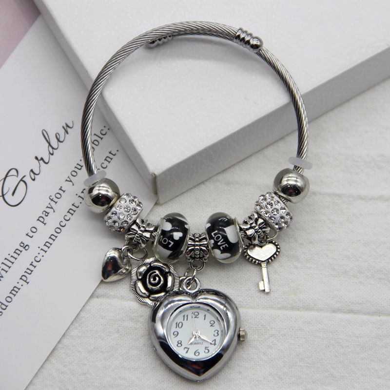 Round Dial Shape Elegant Heart Shape Quartz Women's Watches