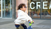 凤凰儿童平衡车无脚踏3-5-6岁学步车男女小孩滑步车玩具小童滑行