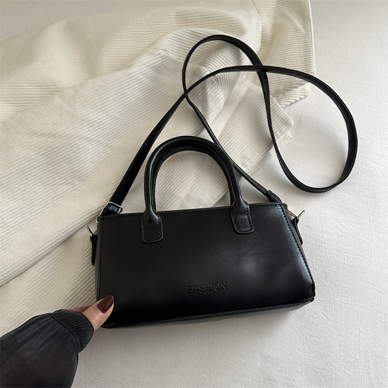 Bolso cuadrado pequeño simple de mano 2025 primavera y verano nuevo estilo bolso de hombro de moda de alta gama versión coreana bolso de mensajero de nicho femenino