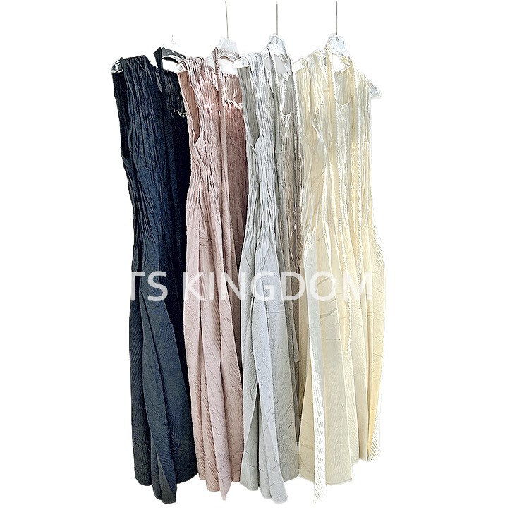 Japanese and Korean Export Miyake Pleated Simple Hepburn Style High-End Dress Slimming Niche Loose Sleeveless Mid-Length Dress Japanese and Korean Export Miyake Pleated Simple Hepburn Style High-End Dress Slimming Niche Loose Sleeveless Mid-Length Dress