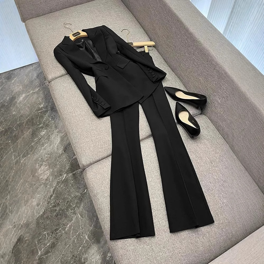 Dammekleeder Professionellt Kostüm Moud Een-Knäppchen Stoffknäppchen Mëttellaangen Kostüm Ausgeklappt Hosen Moudenkostüm Zweedeelegen Kostüm_voghion.com