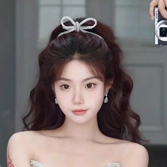 化粧蝶結びの花の新婦のヘアピンの誕生日の頭飾りの女性の小さいクラウンの韓国の髪飾りの頭の頂のふわふわしている髪を挟みます。