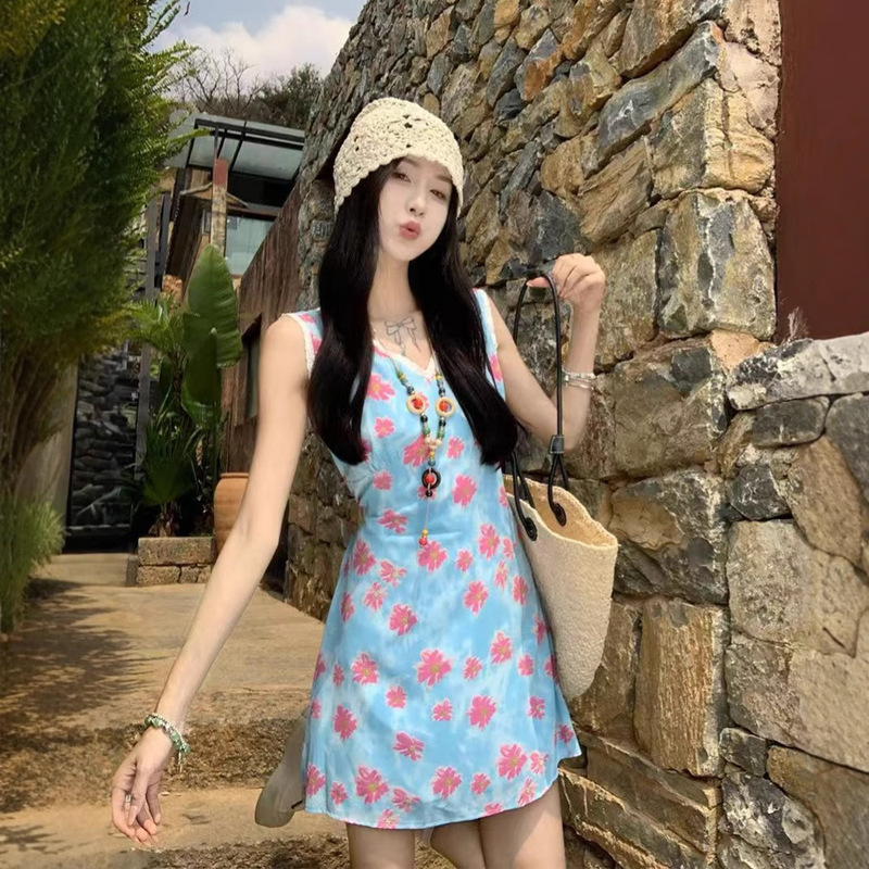French Style Lace V-neck Vest dress Women's Summer Design Seaside Vacation Slim-fit Waisted Skirt