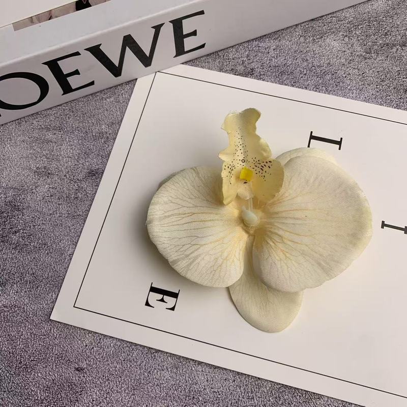 絹布の胡蝶蘭の花の頭は花の壁の部品の花の材料の頭をシミュレーションして髪を飾ってdiyの手作りの結婚祝いの贈り物を挟んで造花を飾ります。|undefined