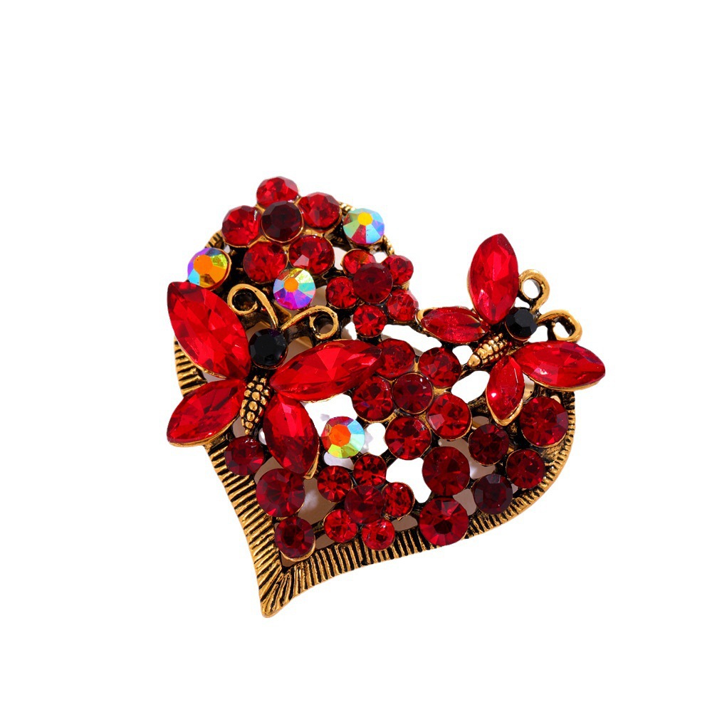 Broche papillon cœur rétro européenne et américaine, accessoire de revers de costume élégant et haut de gamme, vente en gros incrustée_voghion.com