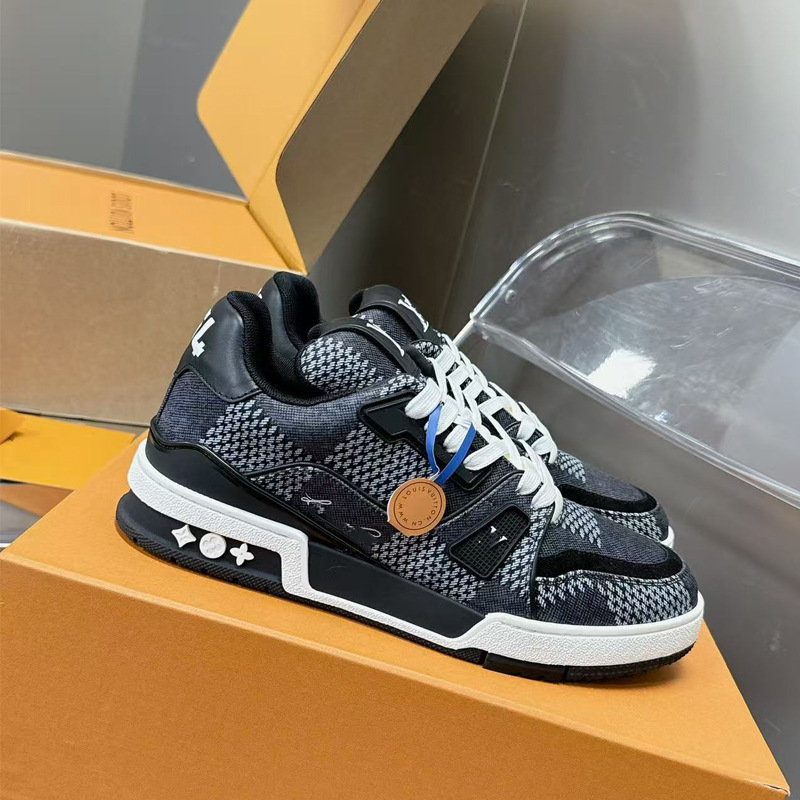 Zapatos de moda europeos Guangzhou de alta versión驴 entrenador zapatos deportivos ociosos de cuero universal para hombres y mujeres