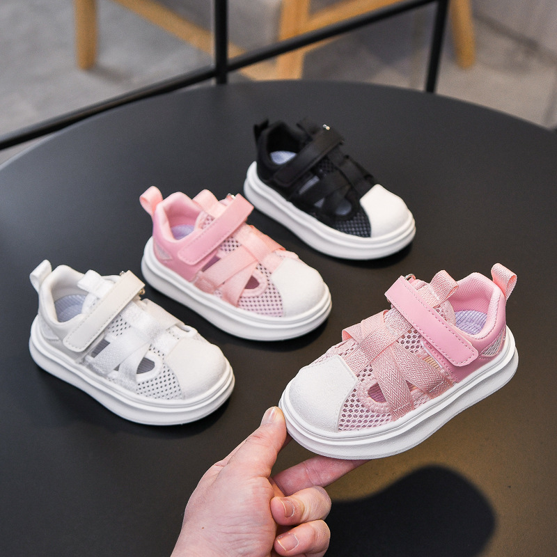 Zapatos para niños y niñas 2025 verano estilo coreano zapatos con marco cabeza de concha zapatos deportivos huecos de malla única para niños sandalias transpirables