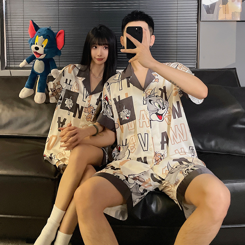 Pajamas de pareja de dibujos animados para mujeres verano delgado de manga corta lindos estudiantes de seda de hielo para hombres ropa de casa de seda de dos piezas