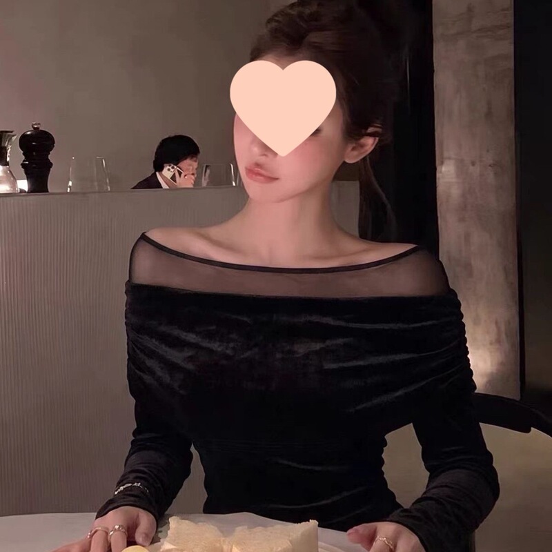 Sexy black velvet long-sleeve T-shirt, 2026 new style, with off-the-shoulder sleeves, a fitted silhouette, and a brushed finish, comes with a tag