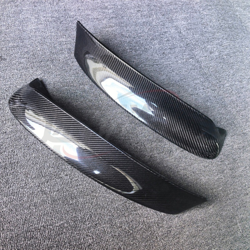 Suitable for BMW 3 Series E46 M3 front bumper carbon fiber front corner spoiler, front lip, corner guards, and spoiler for models 03 to 06