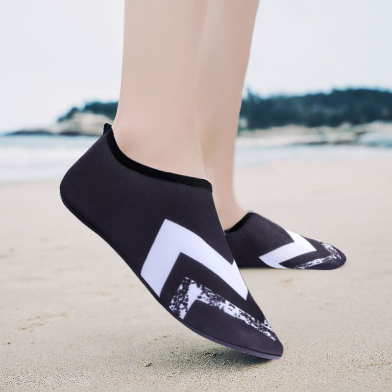 디지털-검정색과 회색 고무 밑창