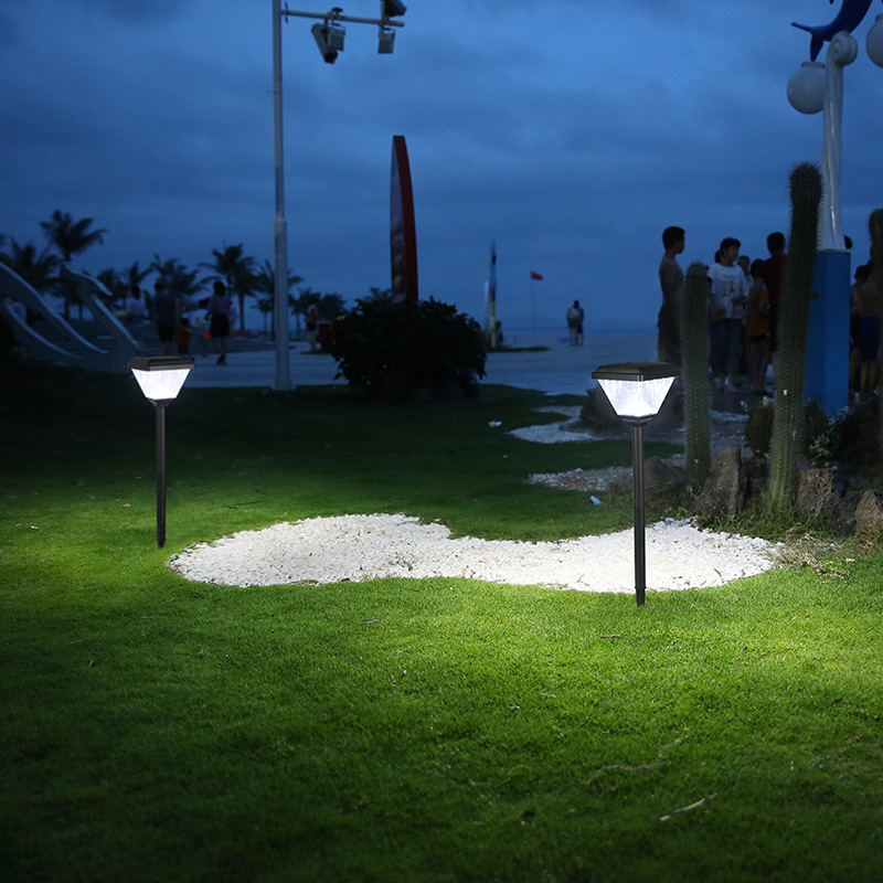 跨境供应家用太阳能花园灯 智能光控草坪地插灯 户外太阳能庭院灯