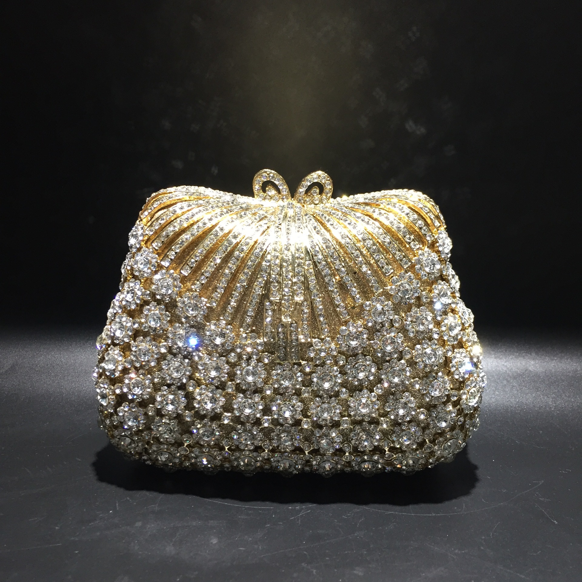 Bolso de mujer 2025 otoño nuevo bolso de cena de moda transfronteriza bolso de diamante de moda bolso de hombro de mujer blanco dorado