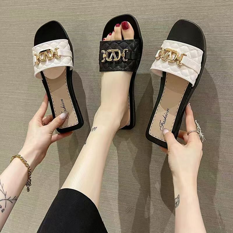 Cross-border 2024 hebilla zapatillas de verano nuevo estilo romano damas moda femenina ropa exterior sandalias y zapatillas fondo plano