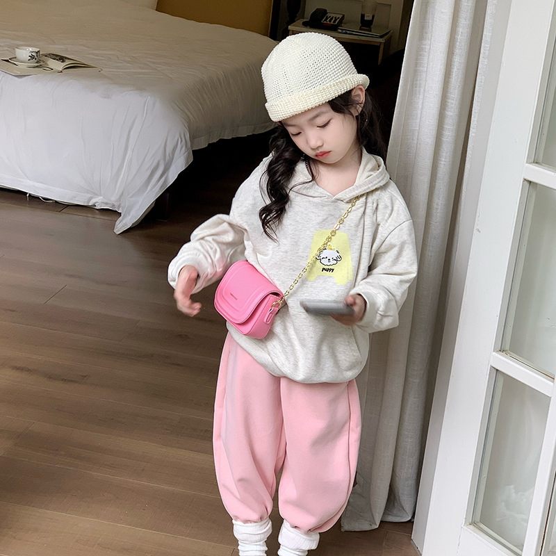 Bolsa de hombro de la cadena de moda coreana para niñas de color sólido mini mochila para bebés 2025 nuevo bolso para niños de comercio exterior
