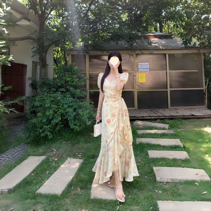 Yujie のユニークで美しい V ネック花柄ドレス女性のための 2025 夏のファッション気質ハイエンドウエストロングスカート|undefined