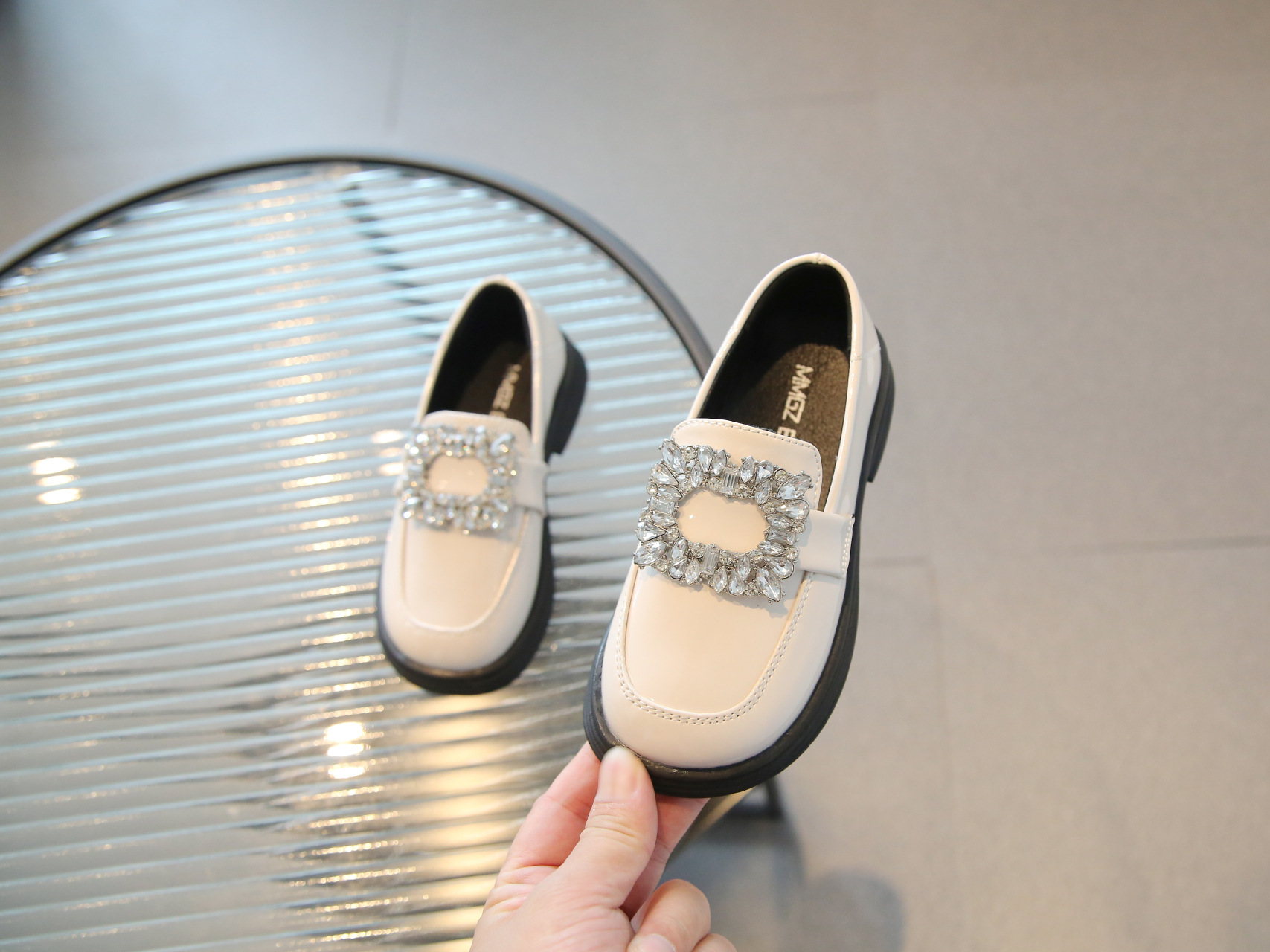 Korean version of square buckle large water diamond loafers, black leather shoes, one kick girl's single shoe,_voghion.com