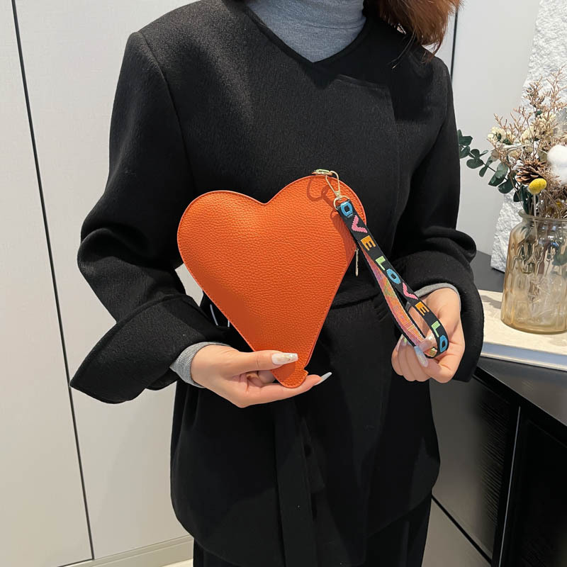 2024 moda transfronteriza mini pequeño corazón de melocotón bolso multicolor personalidad femenina bolso de embrague de color bolso colgante