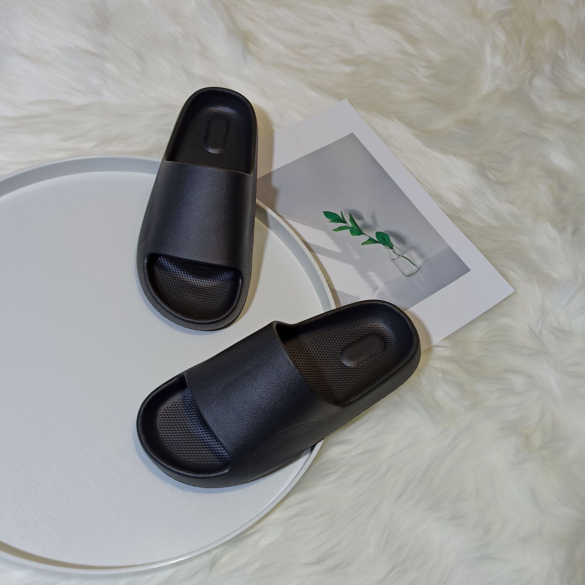 New Summer Couple EVA Home Anti slip Fashion Lightweight Trend Casual Thick Sole Feet Slippers_voghion.com