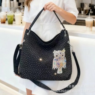 �����羳����Ůʿ�r�к�ɫ��ˮͰ��������W�����Ԇμ�б���