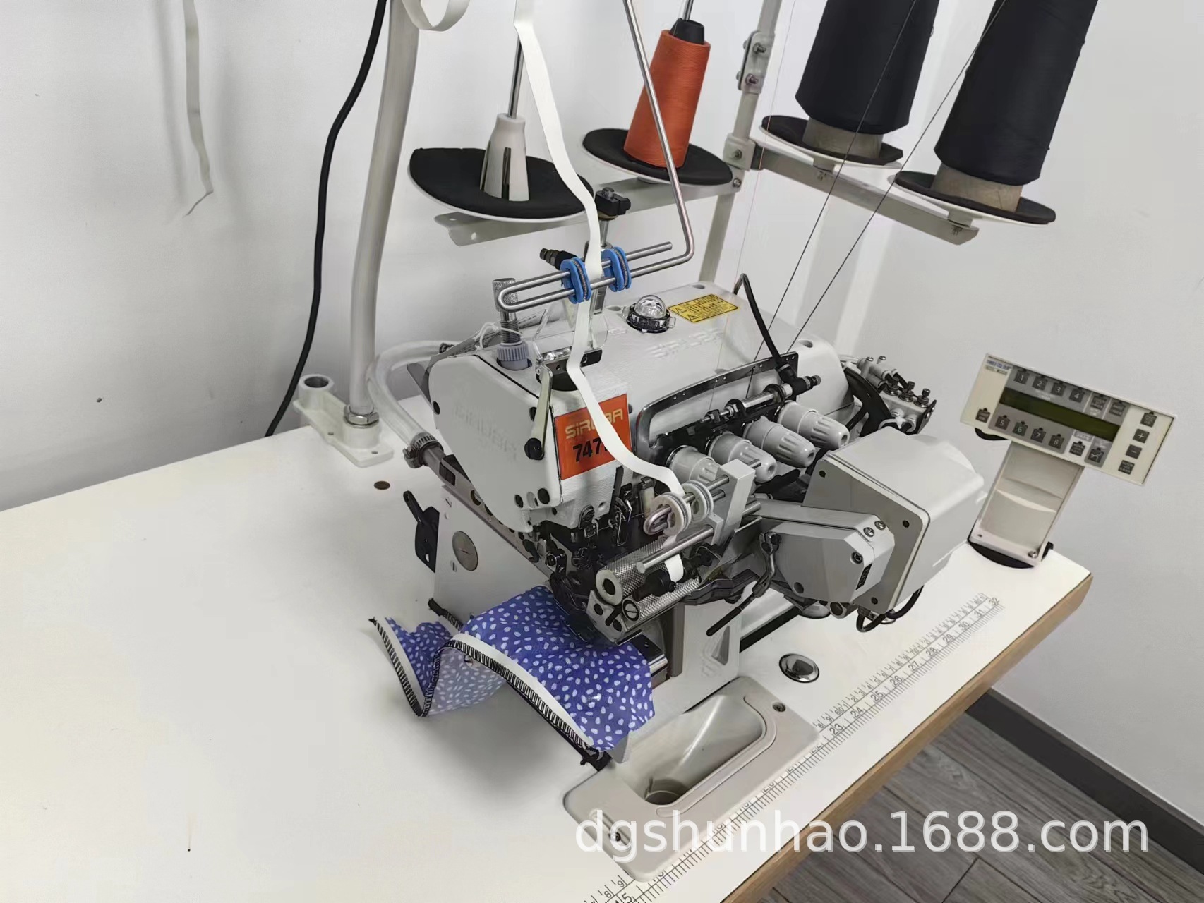 Marca al por mayor nuevo Taiwán Flecha de plata 747K automática máquina de banda de goma ropa interior traje de baño cintura máquina de coser