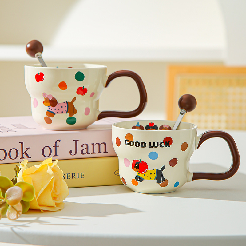 Serie de tazas de perro de salchicha chicas lindas tazas de agua potable domésticas nuevas tazas de café de desayuno de cerámica 2025 tazas