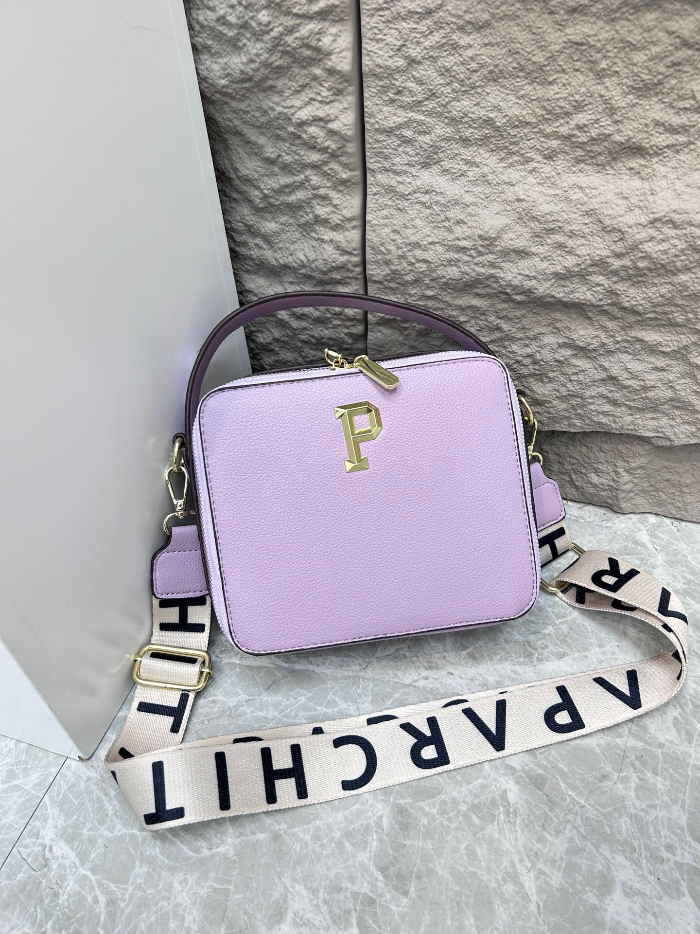 Amazon transfronterizo 2024 nuevo bolso de caja de letras de moda de mujeres p estilo europeo y americano calle de hombro mochila