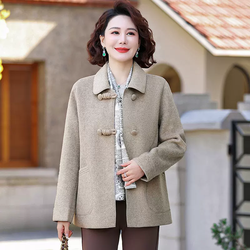 女装秋装2025时尚大衣洋气妈妈短款时尚外套新款中老年减龄显瘦