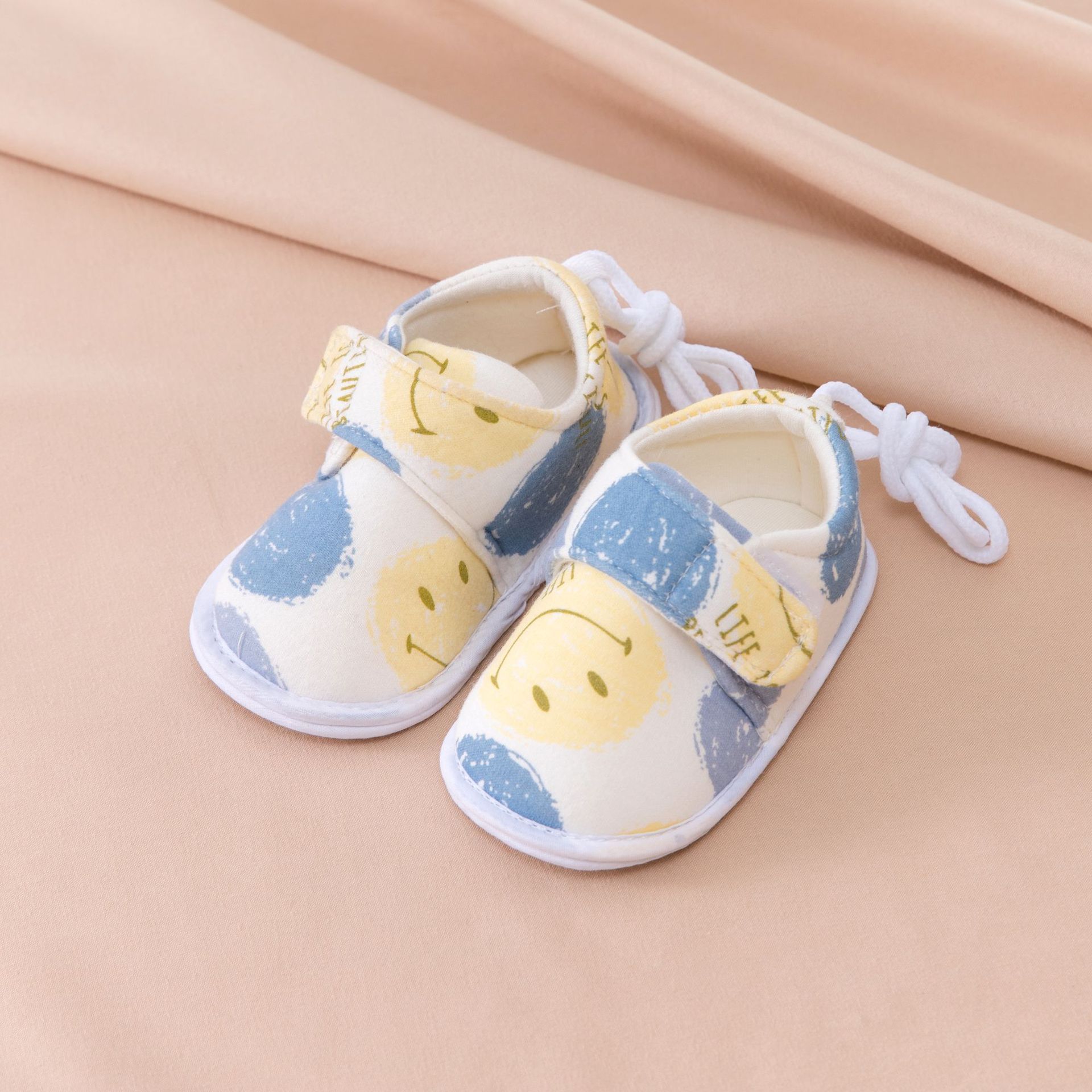 Zapatos de tela de muñeca de nieve zapatos de bebé primavera y otoño 0 - 6 meses 12 suela suave no caiga zapatos para bebés de hombres y mujeres