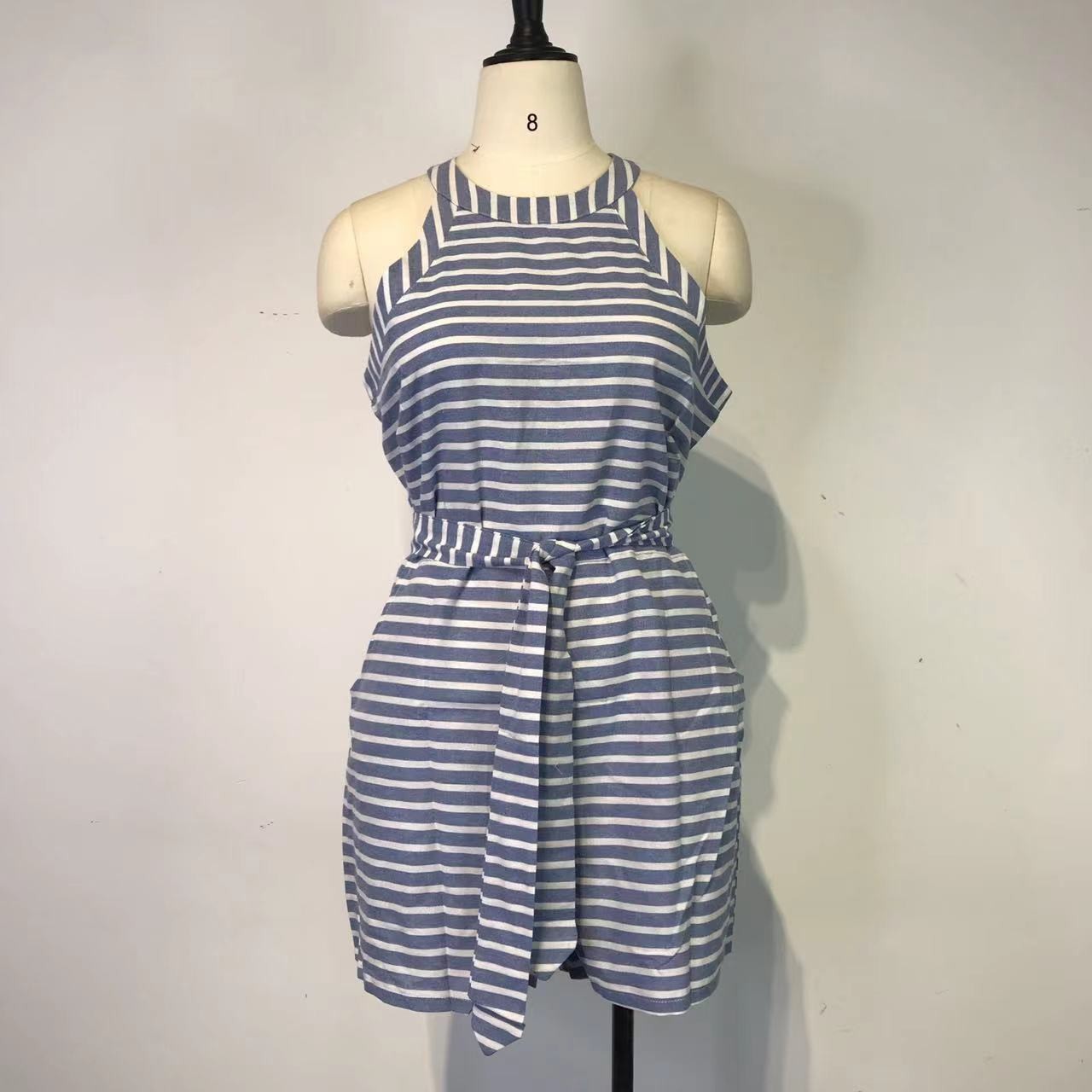 Estación independiente de comercio exterior nuevo cinturón de moda, camiseta a rayas, hombro abierto, cuello redondo con cremallera, pantalones casuales de verano nuevo