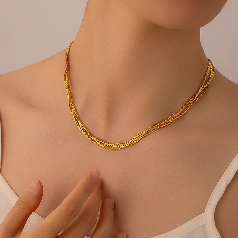 Joyería Al Por Mayor Elegante Color Sólido Acero Titanio Enchapado Collar Cadena De Clips Cadena De Cuerda Torcida display picture 4