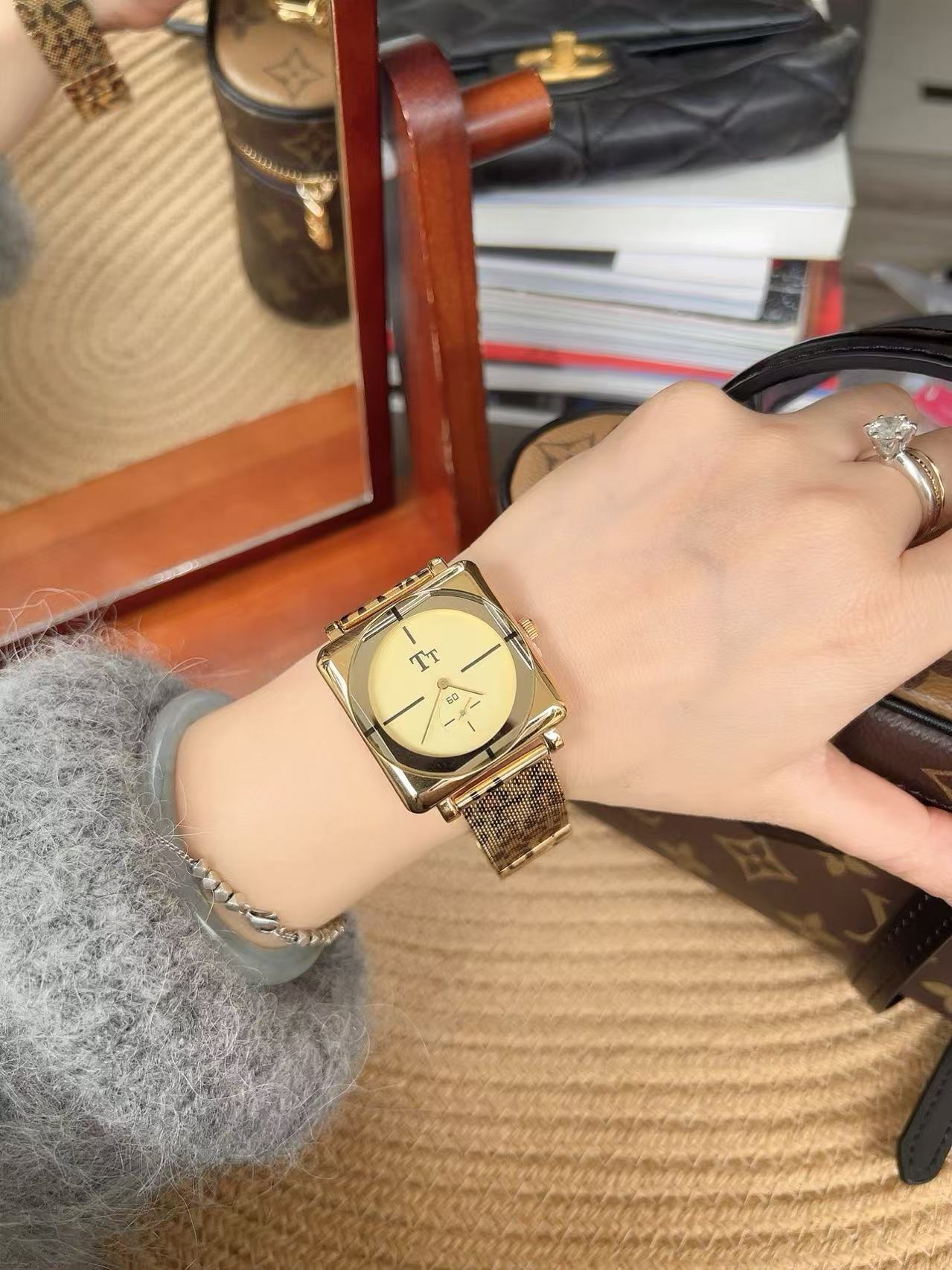 Mishali Women's Leopard Print Strap Large Dial Casual Fashion Watch_voghion.com