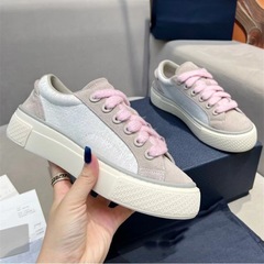 ヨーロッパ駅の新商品b 33本革の色合わせの厚い底のカジュアルな板の靴の女性の刺繍D家の春の男の靴のカップルの運動