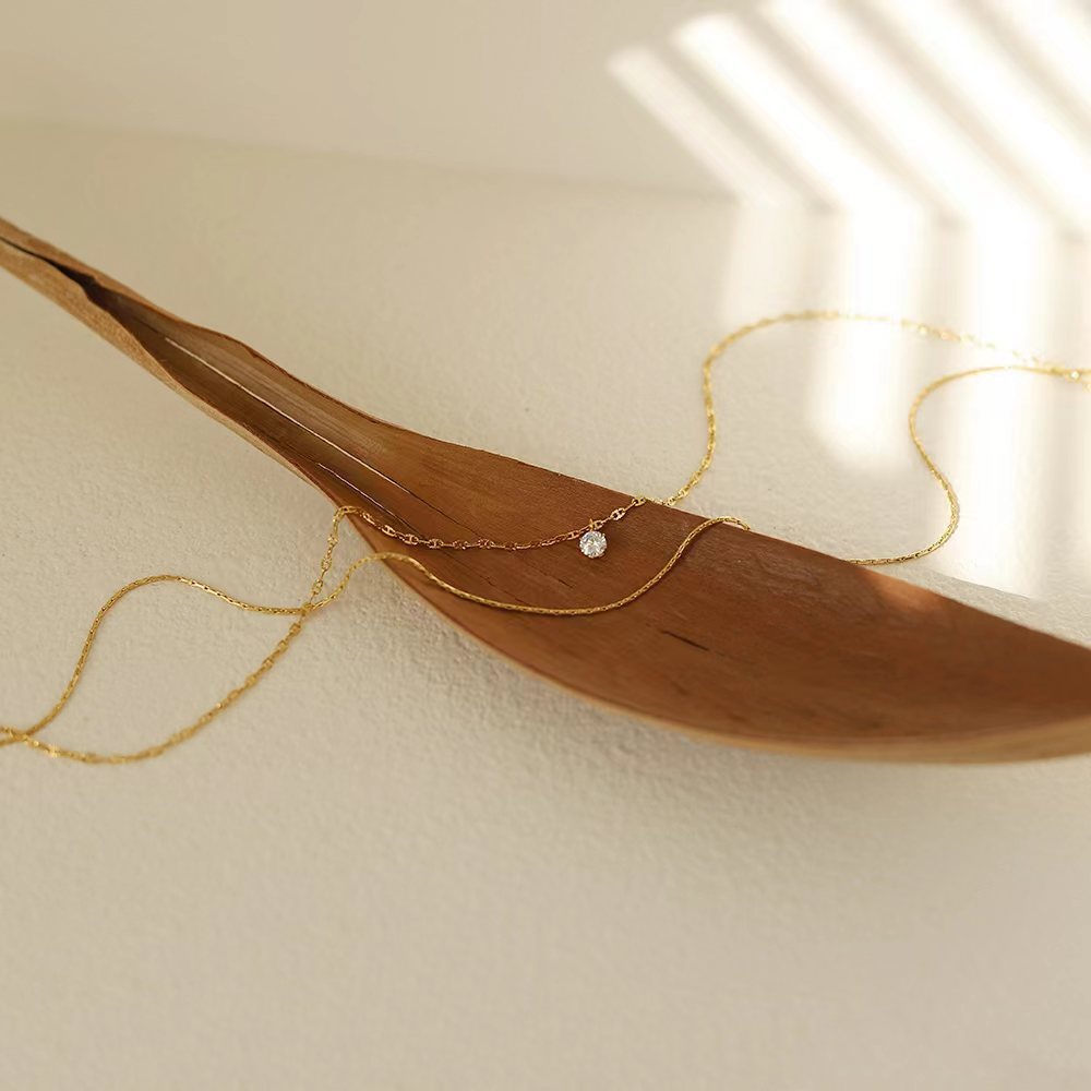 Collana a strati minimalista per donna con catene delicate_voghion.com
