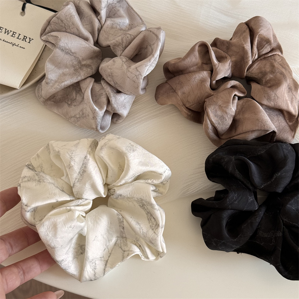 Scrunchie in raso stile cinese con disegno a inchiostro_voghion.com