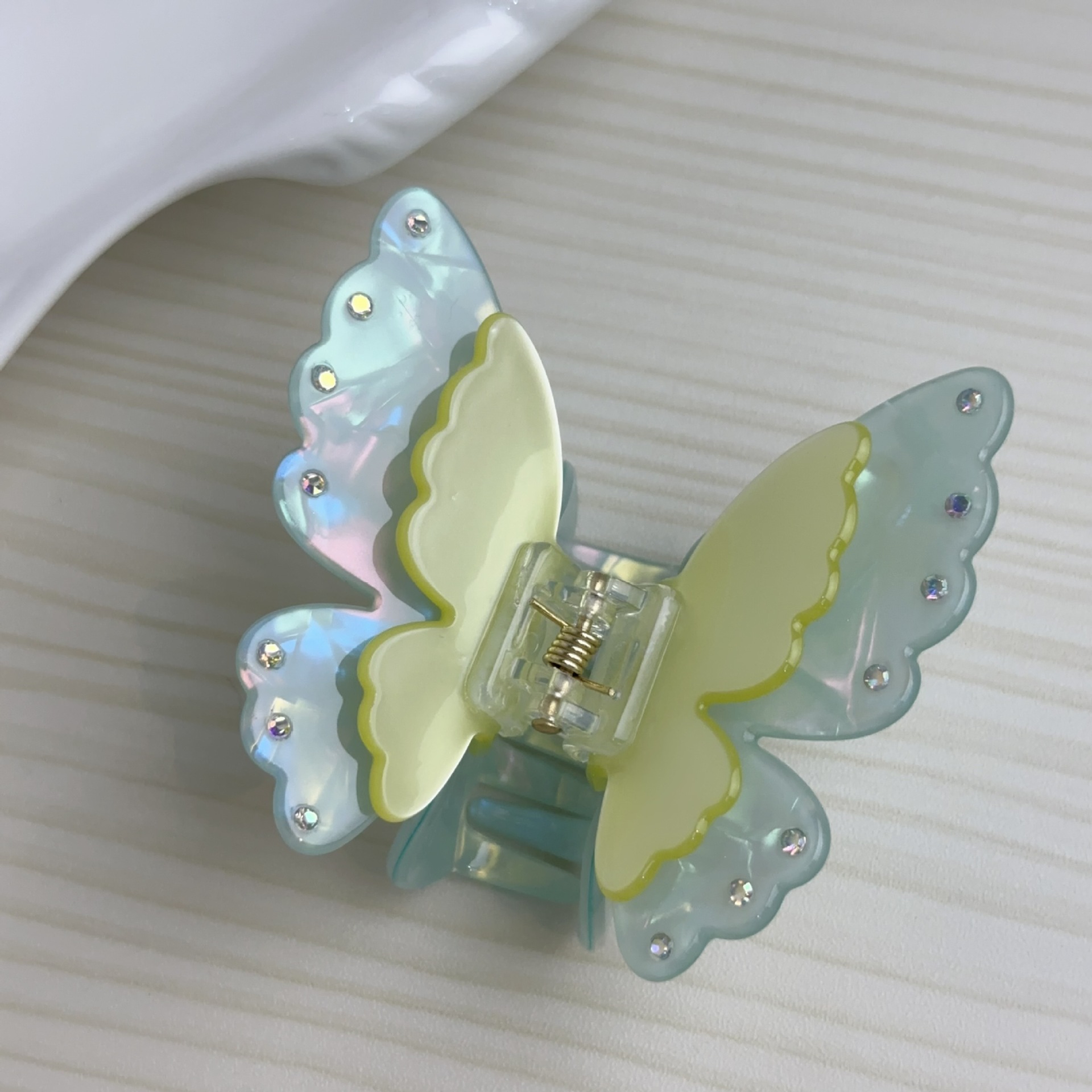Kleurrijke met diamanten ingelegde dubbellaagse strik haarclip voor vrouwen Niche Toegankelijke luxe high-end haarclip met half vastgebonden haar op de achterkant van de He_voghion.com