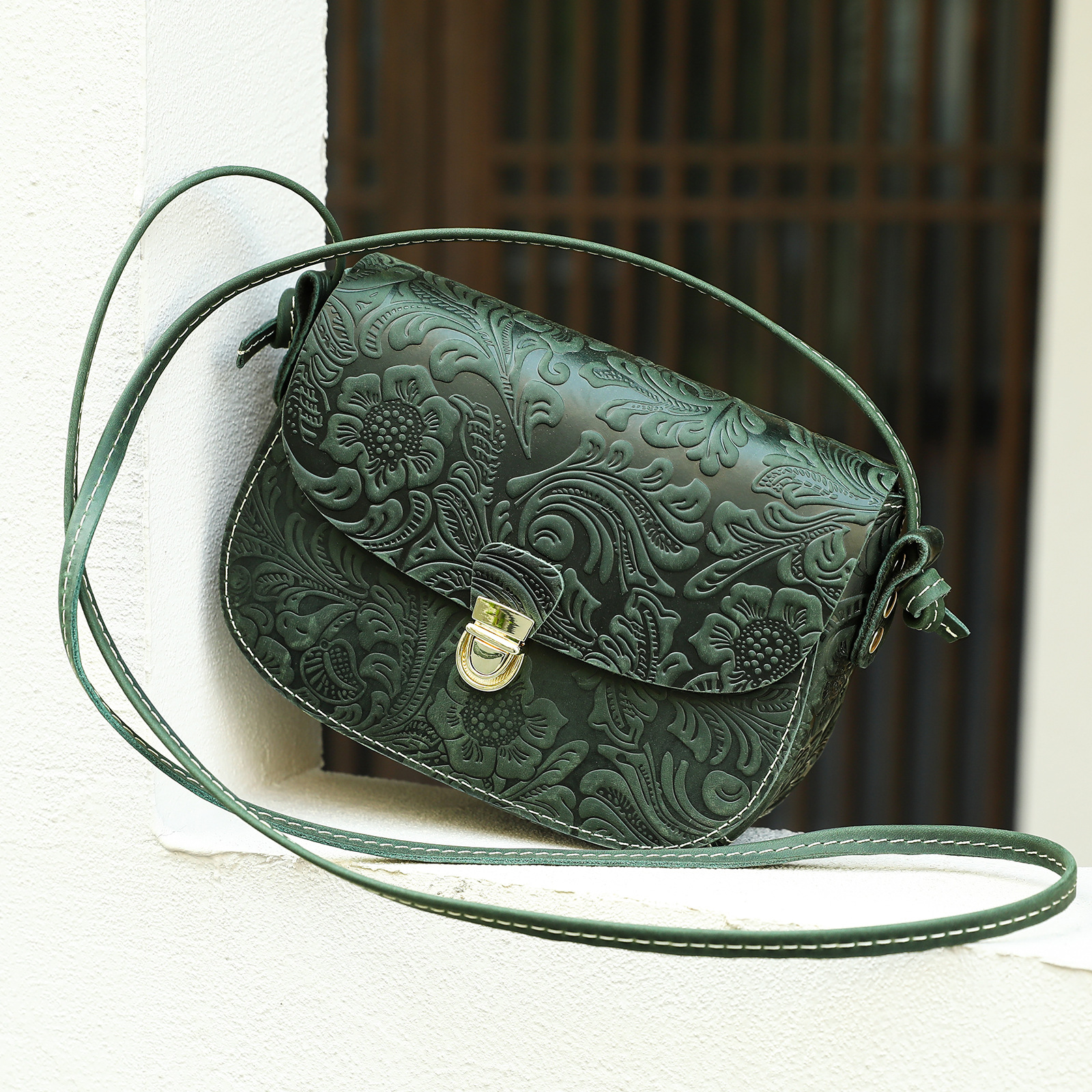 dập nổi màu xanh lá cây