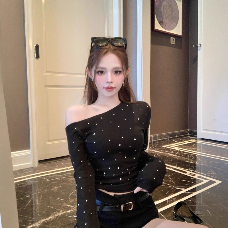 辣妹镶钻斜肩长袖T恤女秋季设计感小众黑色抽褶修身短款打底上衣|undefined