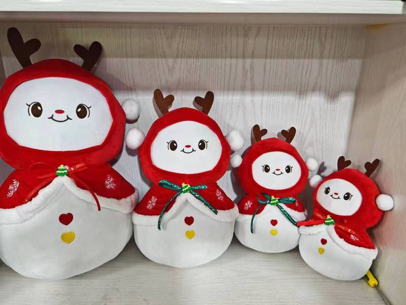 冬の新型クリスマスシリーズの雪だるまのぬいぐるみのヘラジカの漫画の人形のクリスマスツリーの置物|undefined