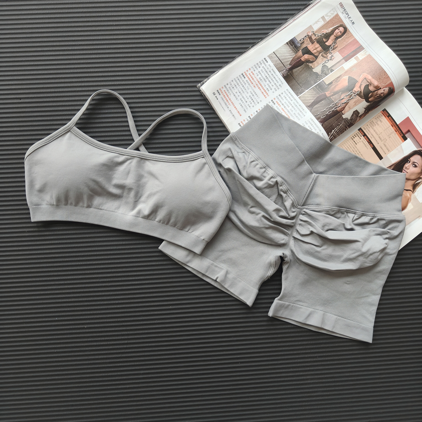 Levantar la cadera V cintura alta elasticidad mostrar la cadera traje de yoga sin costura ropa interior deportiva almohadilla para el pecho desmontable a prueba de golpes para reunir a las mujeres de espaldas image 8