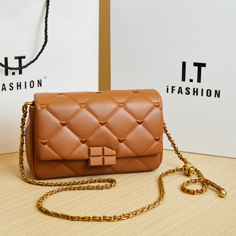 High end feeling small diverse, fat and fragrant grandma Lingge women's 2024 new fashionable embroidered love single_voghion.com