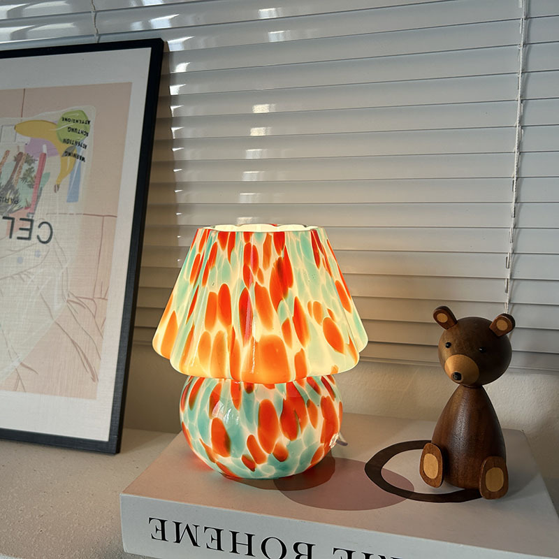 Lámpara de hongo en forma de flor creativa transfronteriza Lámpara de noche simple de estilo crema Lámpara de mesa de decoración de ambiente de niña linda in